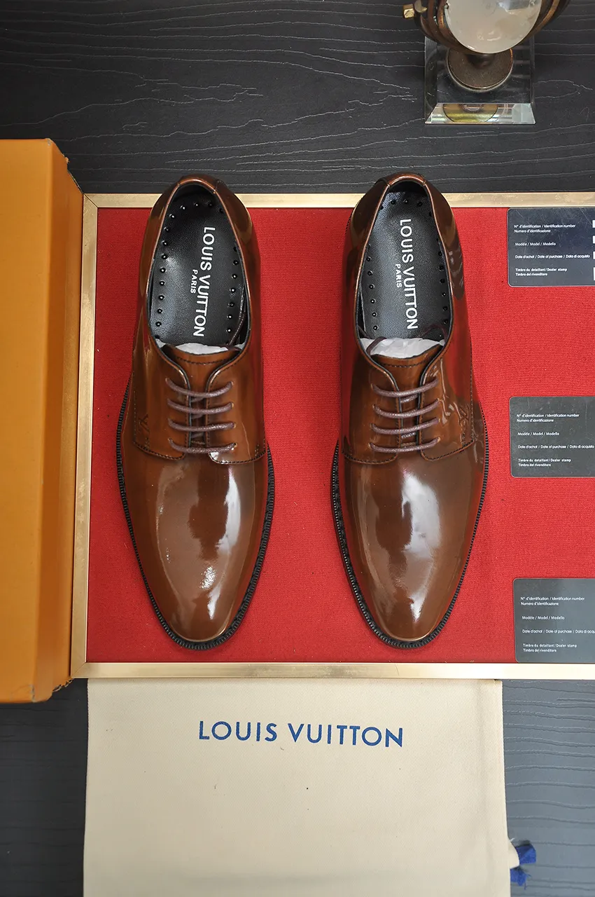 Men's men's shoes 💰500💶 [LV] (original single cowhide lining) 🍀LV's latest genuine leather business suit shoes are launched simultaneously on the official website. The first-layer cowhide imported from Italy is made of heavy gold, 💥official website 1:1 rubber outsole. Versatile to wear, high-end without losing class, and the color combination is extraordinary. This four-season style is alluring when worn on your feet, showing off your big-name flair. Standard code 38-45 (45 customized)